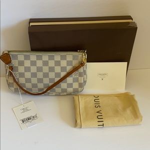 - Auth Louis Vuitton Damier pochette accessories